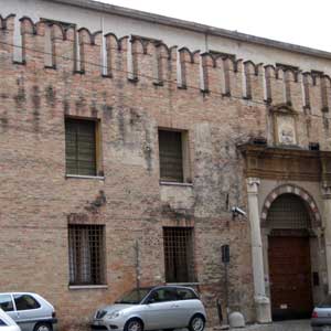 파도바 베스토바도 사교관