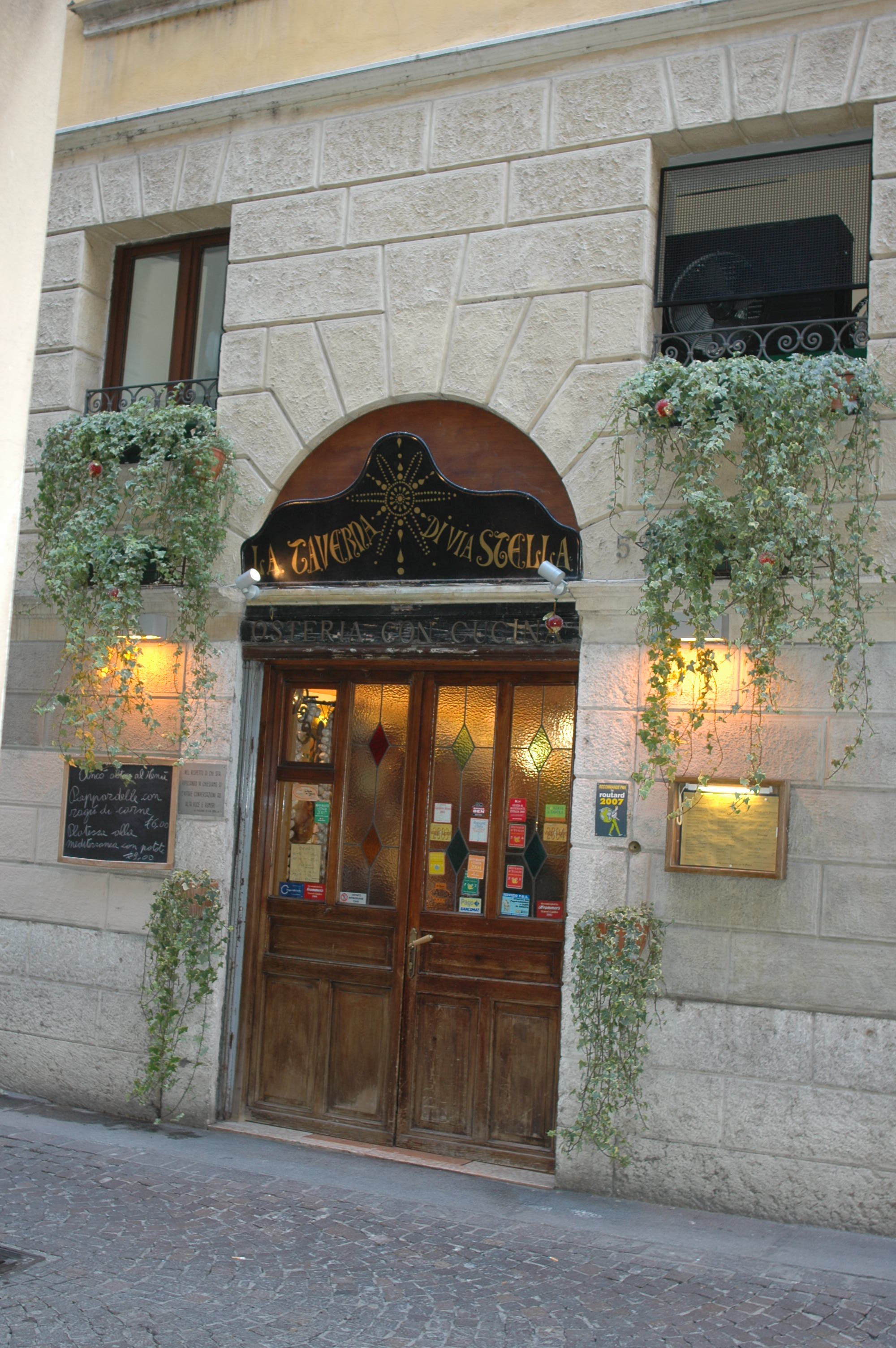 LA TAVERNA DI VIA STELLA