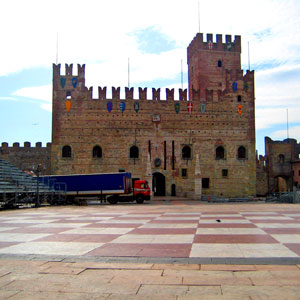 마로스티카 체스 광장