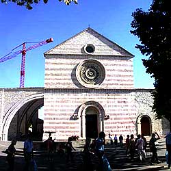 아씨시：성 키아라교회