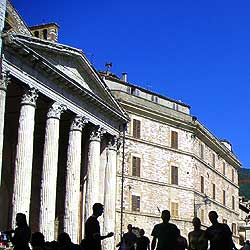 아씨시：미네르바 신전