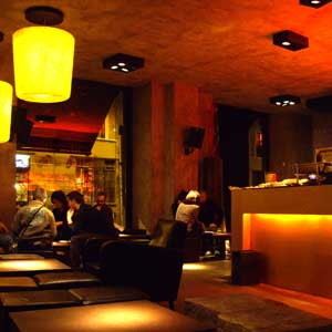 밀라노에서의 가벼운 저녁식사 본드